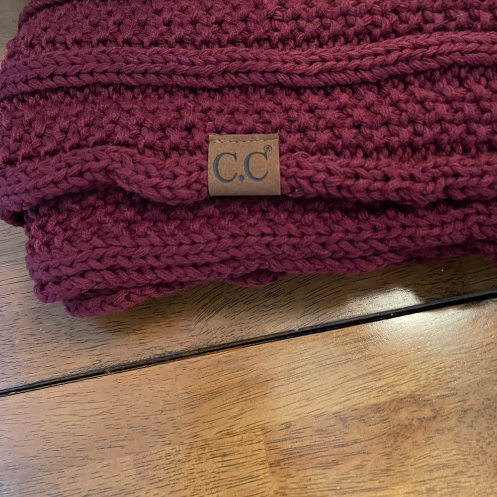 New! Beautiful burgundy infinity scarf. - Picture 3 of 4
